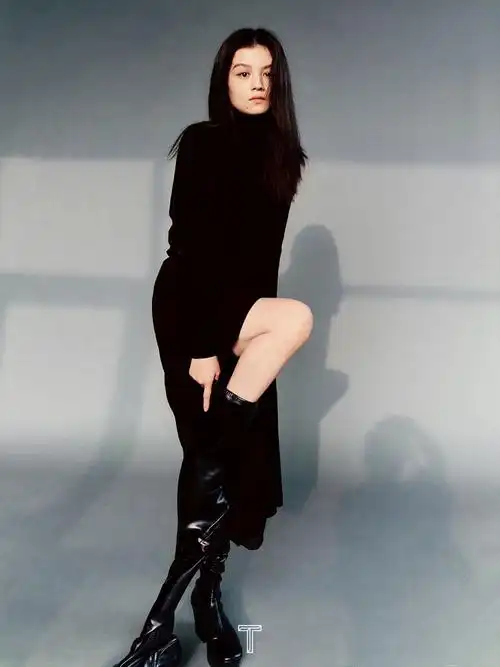 春夏最新封面写真大片曝光 复古风来袭眼神妩媚