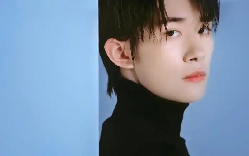 电脑壁纸 明星 大陆明星 清新俊逸少年易烊千玺西装写真