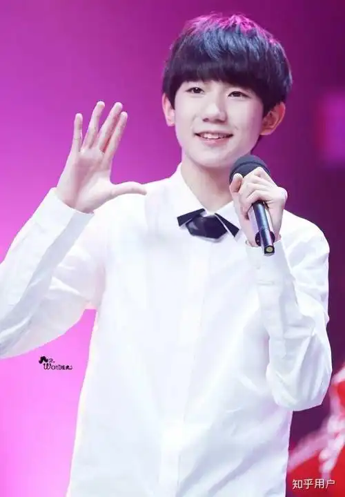 王源啊,从他小学刚出道我就觉得他长得很怪