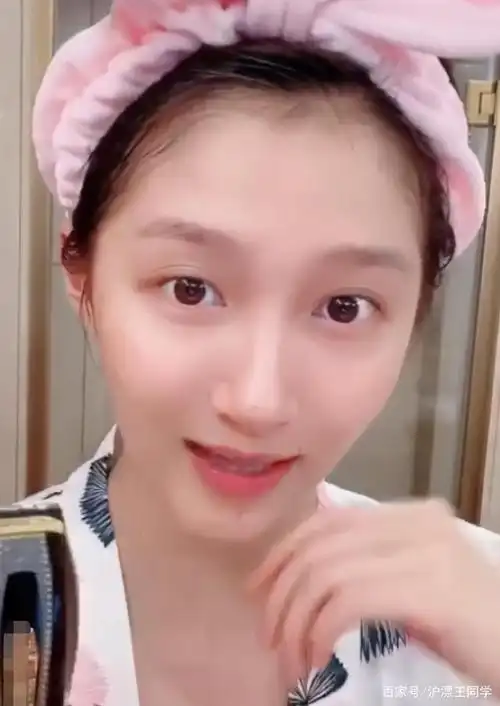 关晓彤卸妆视频被热传,原相机摄像头太真实,这素颜模样我羡慕了