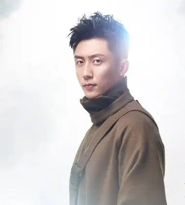 《结爱·千岁大人的初恋》官宣出炉 黄景瑜潮男露额短发发型帅气潇洒