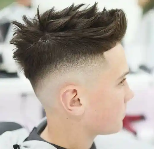 个性鲜明的男士渐变发型