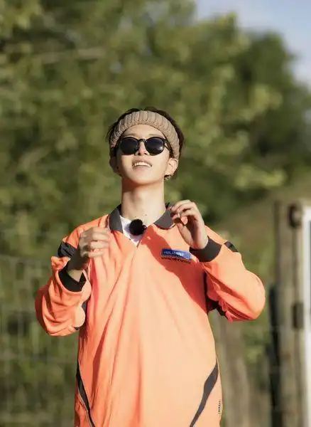 青春的花路热播范丞丞谈出道前经历