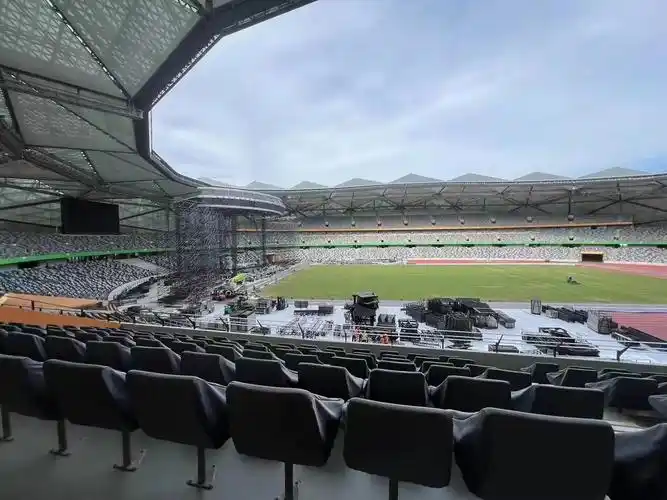 薛之谦深圳演唱会舞台搭建中, - 抖音