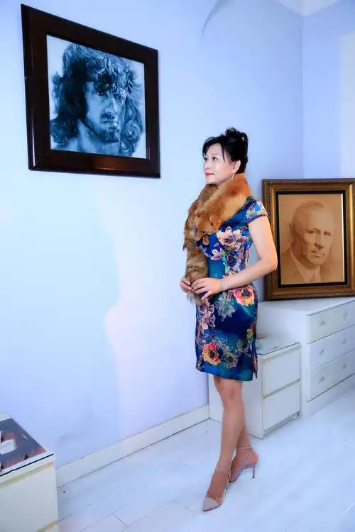 屋里厢的画展与模特 - 美篇