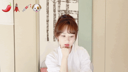 杨紫挑战emoji猜歌名 聪明机智超可爱