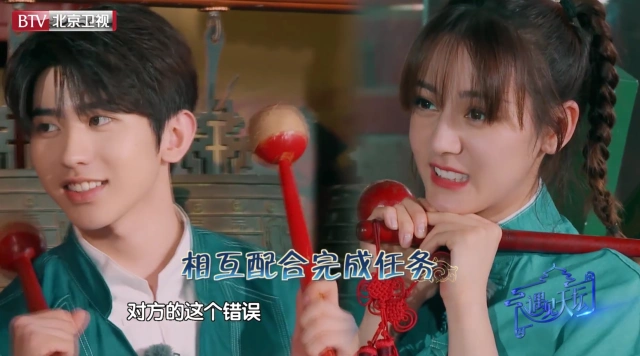 配一脸!迪丽热巴蔡徐坤太甜了,坤坤尽显绅士风,暖心照顾热巴