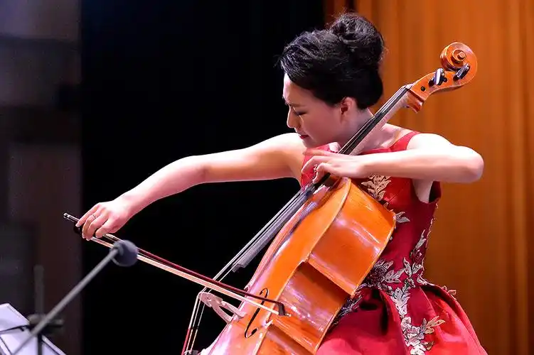 艺术学院举办王硕老师大提琴独奏音乐会