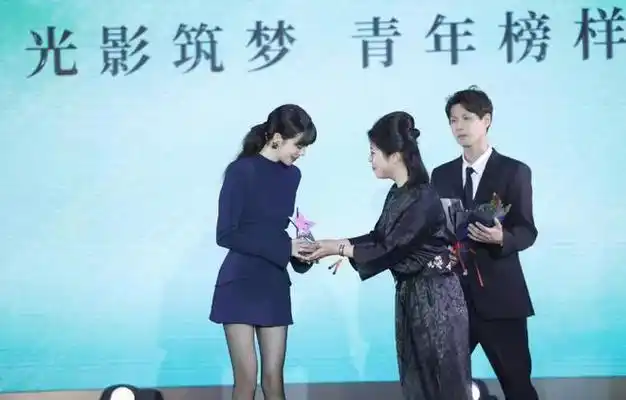 李一桐发际线登上热搜,网友吐槽快秃顶,她的回答撕开娱乐圈内幕|金晨