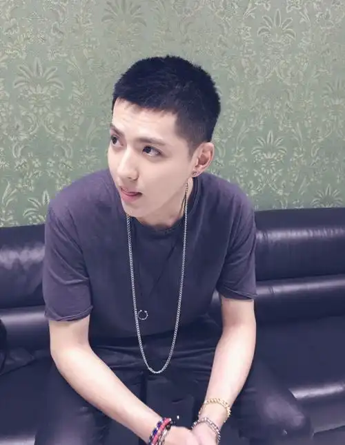 吴亦凡圆寸头帅气写真,明星,吴亦凡,写真,帅气,发型,圆寸头