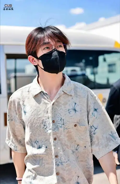 夏日清爽男大07素色花衬衫好文艺青年啊～  衬衫配短裤,千玺夏日