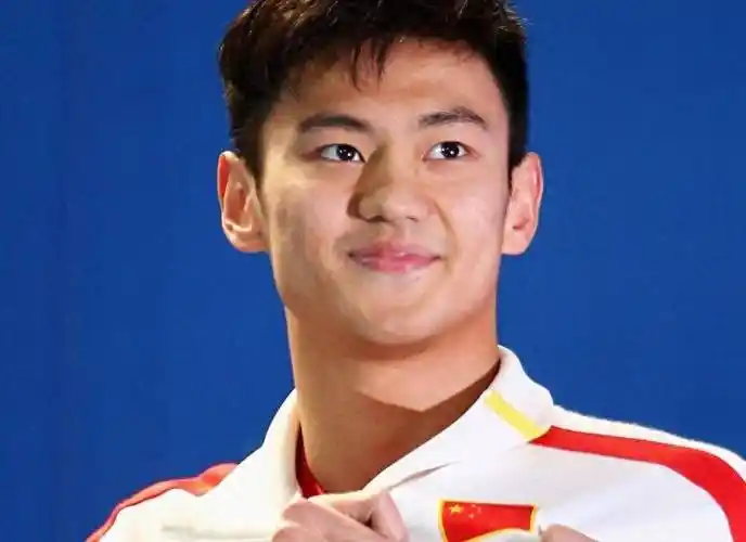 宁泽涛走马上任,亮相国外新岗位,薪酬曝光太羡慕_职业_游泳_商业