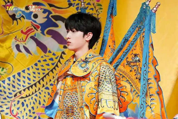 时代少年团戏服造型