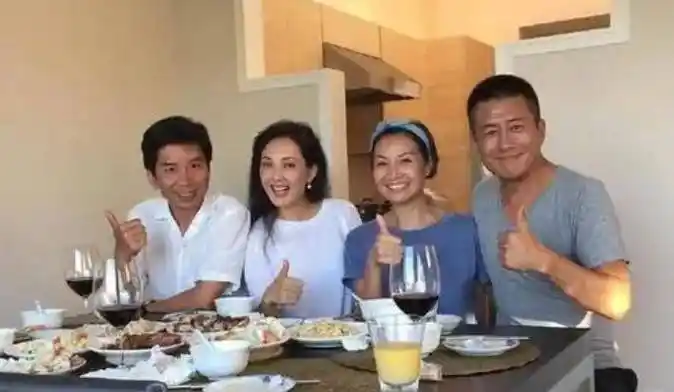 "国民媳妇"牛莉:24岁嫁给大7岁圈外人,如今49岁依旧像少女