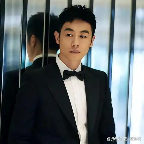 网友又来整活了!恭喜黄轩朱亚文喜得一"儿子",评论区炸锅了