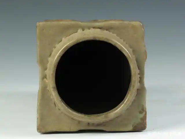 南宋龙泉窑青瓷琮式瓶