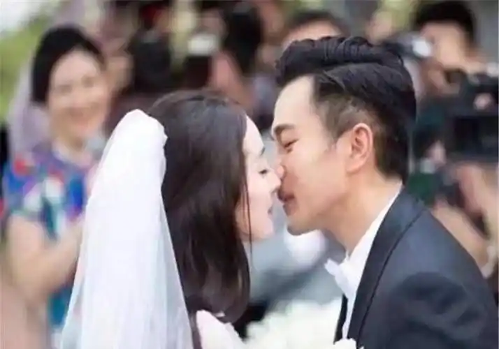 原创杨幂刘恺威关系闹掰小糯米正脸被人拍到无意带女儿上亲子节目