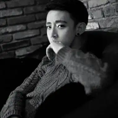 帅气头像男生霸气冷酷黑白头像怕黑没关系以后夜路我陪你走