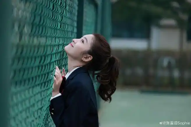 张雪迎陆完完毕业照#是超甜美超青春的校服张雪迎高马尾甩出飞扬的