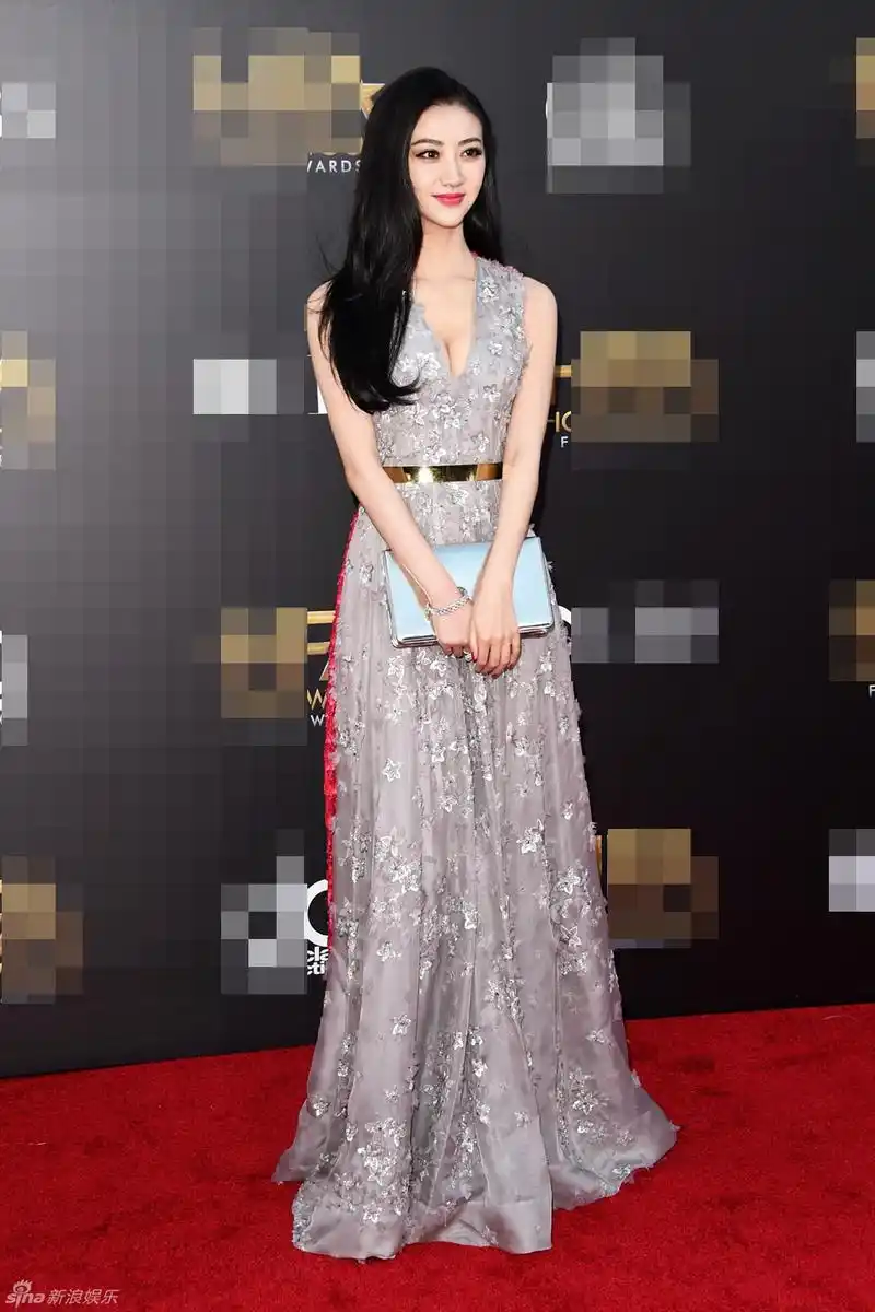 组图:景甜初登好莱坞深v礼服大秀事业线(2)_大陆星闻_明星-超级明星