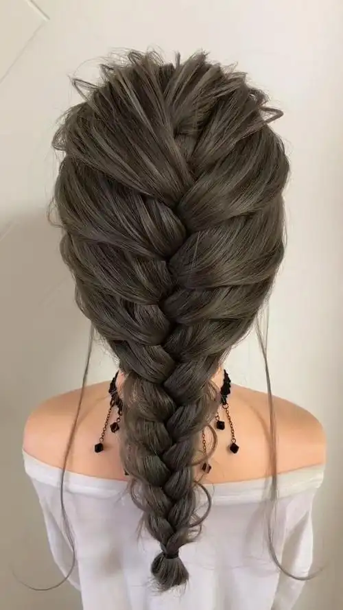 温柔又美丽的编发,穿裙子这样扎,简直美翻了!