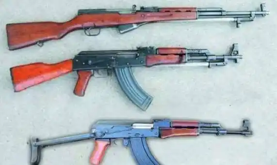 老山战役中最突出的4种枪械,其中一款冲锋枪,仿制苏联ak47_自动步枪