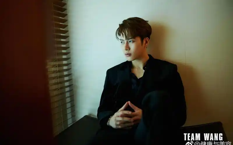 王景春表示导演都喊不出停了,王嘉尔的暖心建议,肖战突然仰天大笑!