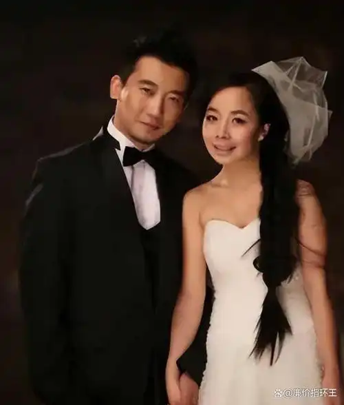 原来一直在伪装草根歌手王二妮到底是真是假骗了观众十几年啊