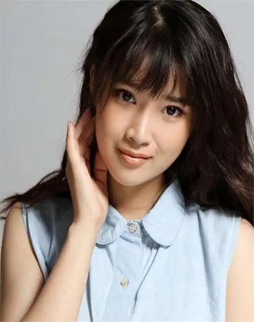 演员奚望:在继父刘之冰支持下离婚,带着女儿生活,如今怎样了?