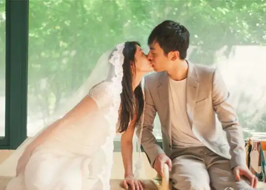 沈佳妮朱亚文婚纱照 文艺清新又甜蜜