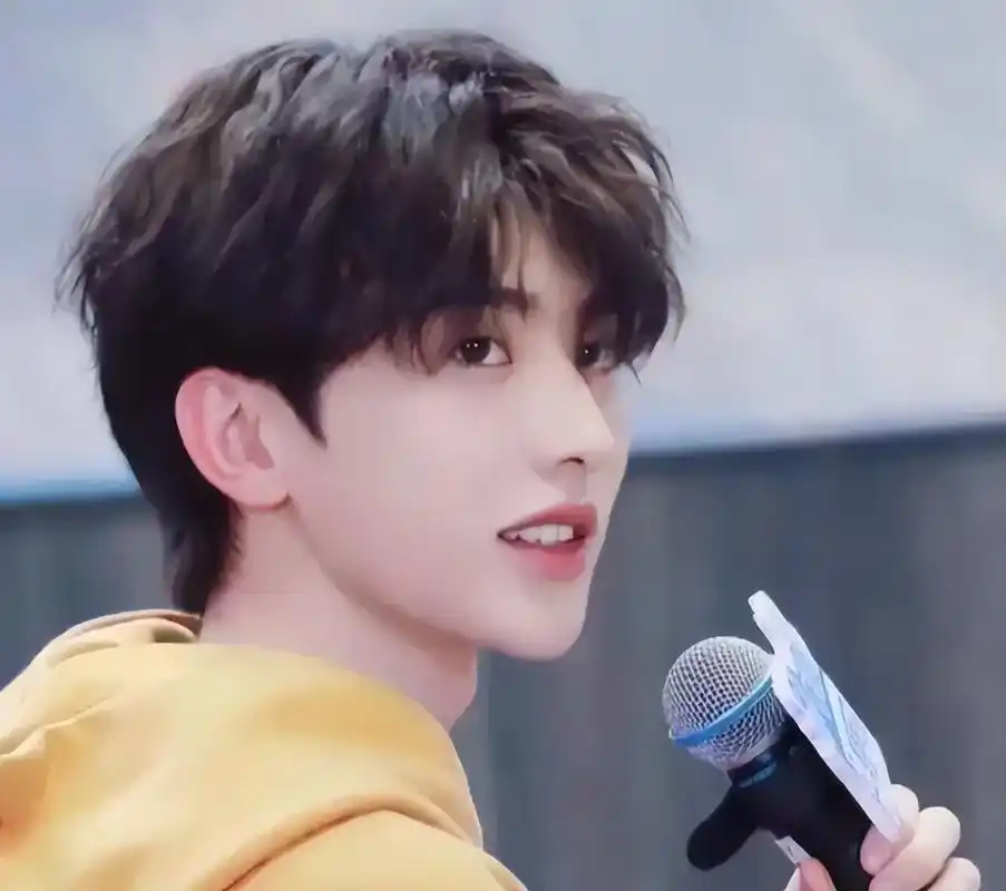 24岁蔡徐坤致女生怀孕?其母让堕胎录音细节曝光,话里话外太无情