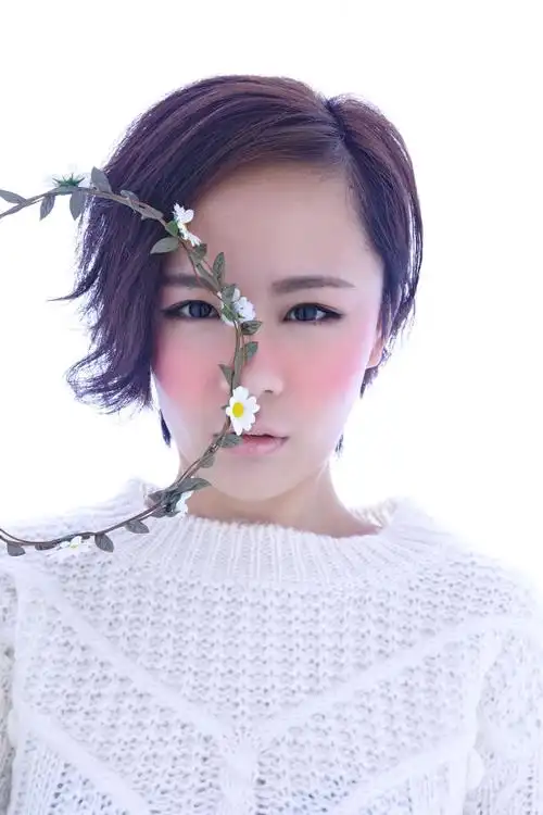 p>吴木蓝,1992年8月30日出生于湖北省武汉市,中国大陆女歌手,毕业于