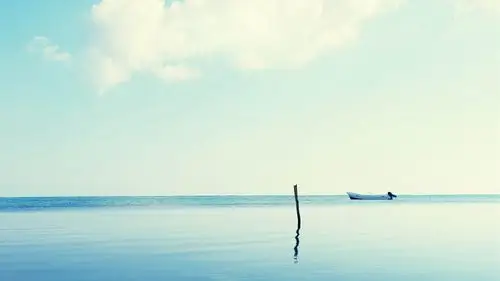 孤独的小船-海滩风景壁纸