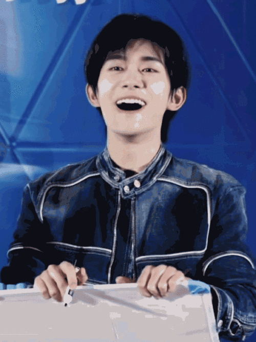 易烊千玺破洞针织内搭