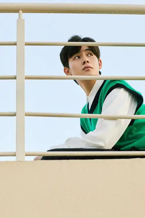 胡先煦京东直播写真图