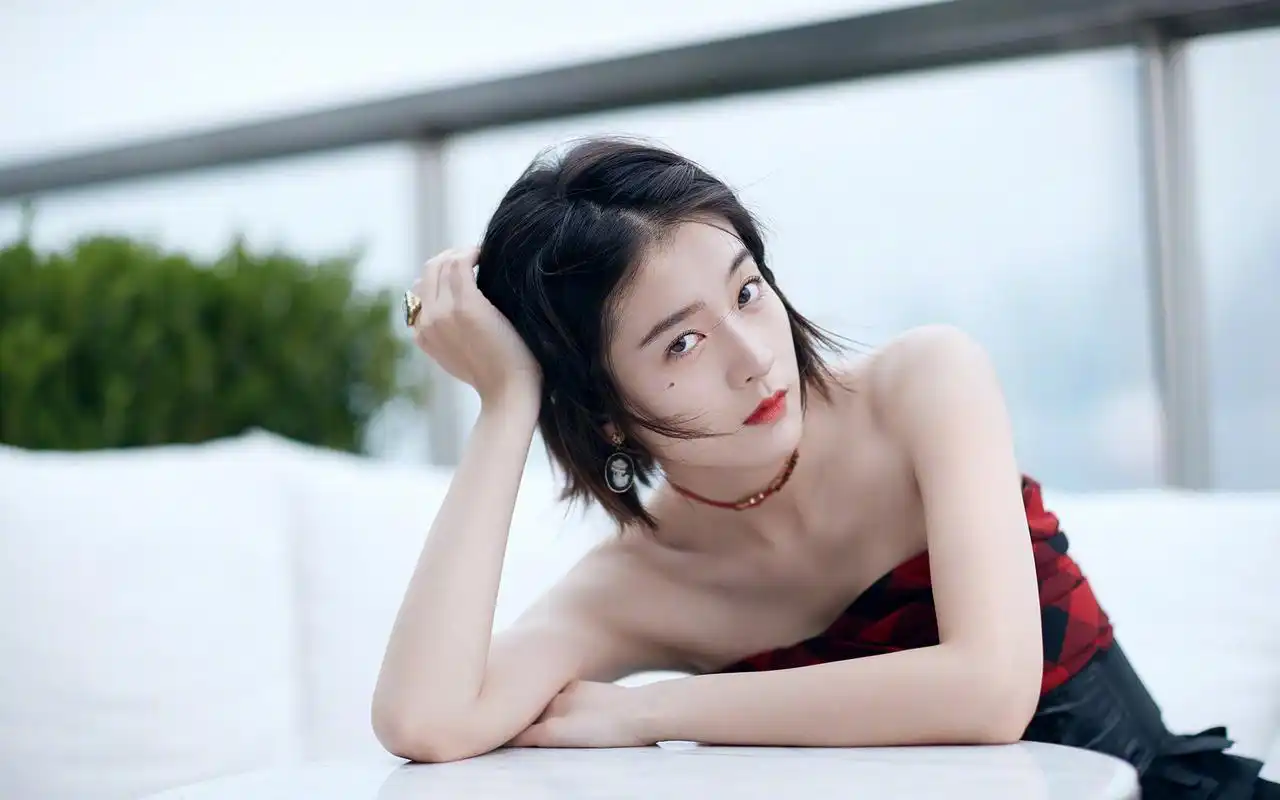 张雪迎仙气唯美桌面壁纸