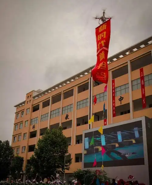 欢歌颂盛世—贵定一中举办首届科技文化艺术节