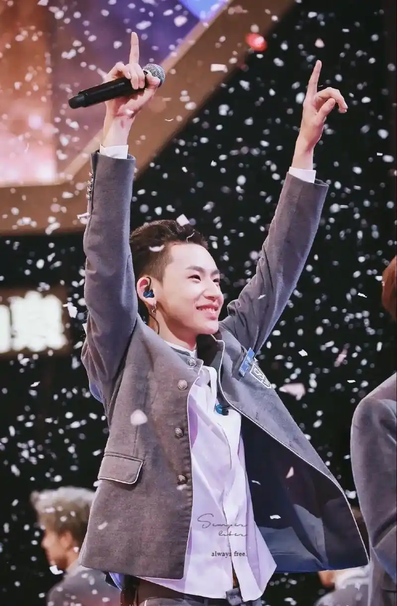 王哥出道六周年.六年 2192天#小鬼王琳凯 #ninepe - 抖音