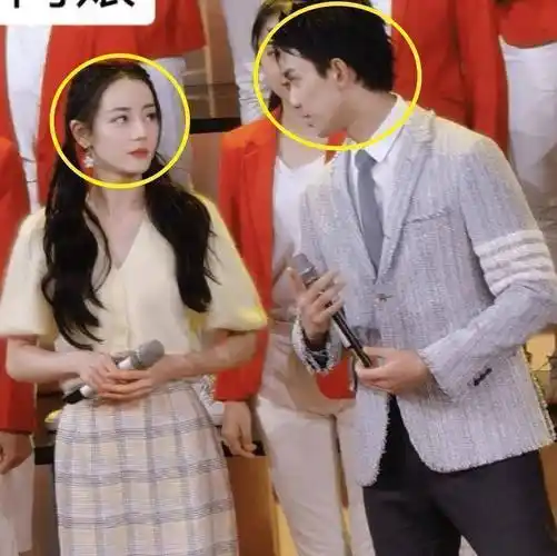 五四晚会路透曝光,吴磊迪丽热巴再次同框,吴磊的眼神宠溺像准男友