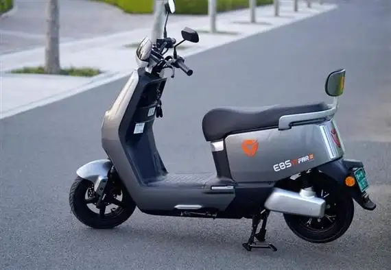 一次充电可跑200 公里!雅迪冠能二代e8s图赏_腾讯新闻