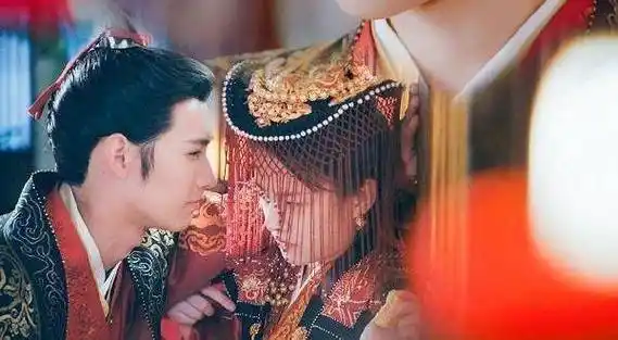 原创花好月又圆高甜网剧李庚希的可爱和黄俊捷的帅气输给人设