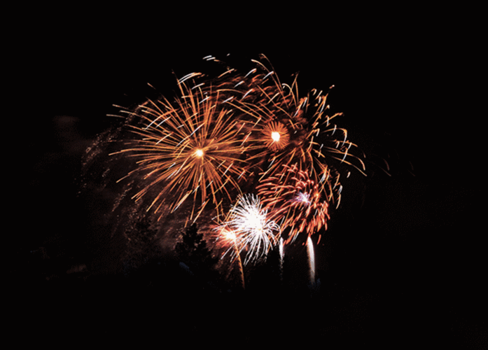 3网友青春有悔是骑车来吴江看烟火的,他到吴江的时候是傍晚5点左右,刚