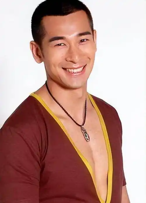 赵文卓:与吴绮莉传绯闻,深爱梅艳芳,却转身娶了小8岁张丹露_训练_朋友