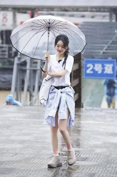 赵丽颖产后身材气质绝了穿衣搭配成熟又性感还是一如既往的美