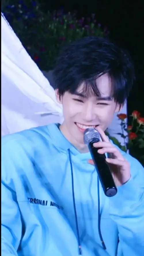 张真源笑容合集