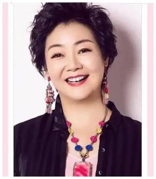 萨日娜:被丈夫258元娶回家,"啃夫"6年,因长相被导演破口大骂