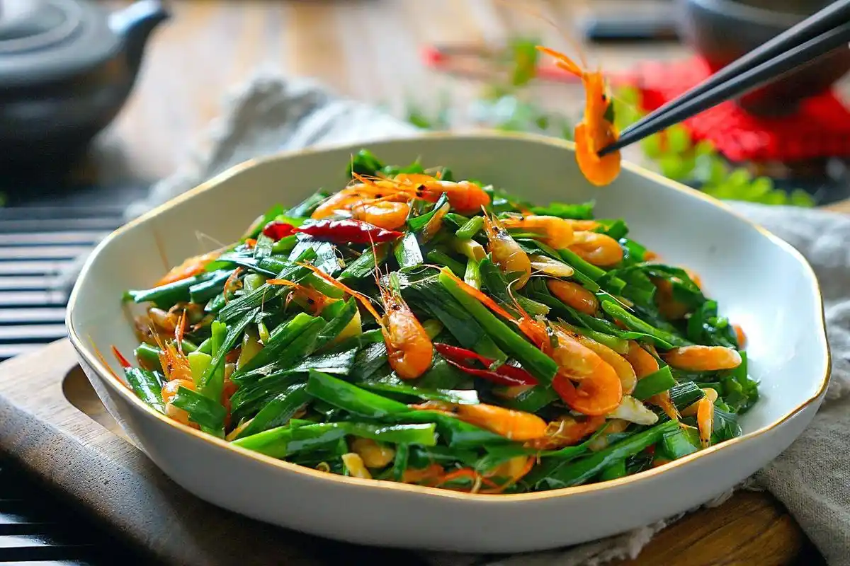 小河虾和韭菜炒一炒,做下酒菜比油炸花生米还香,不仅鲜美还补钙