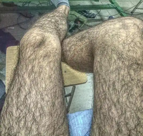 为什么有的人腿毛旺盛,有的人一根也没有?腿毛与x能力有关?