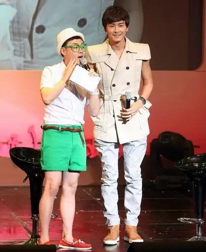 【2010.06.22】【明星】郑元畅韩国粉丝见面会 小综蓄胡显男人味