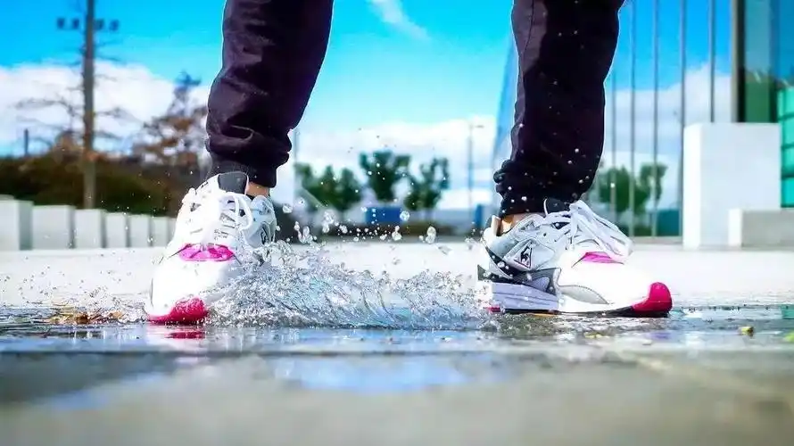 dunk girl | 用新鞋踩水!就佩服这样爱玩的小姐姐